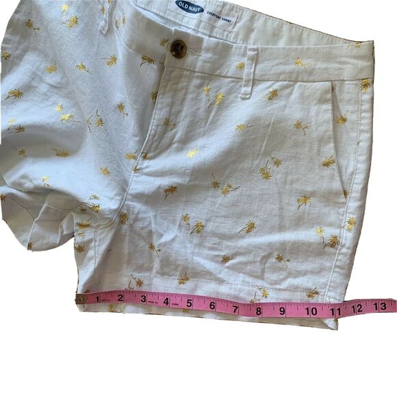Old Navy White Gold Palm patterned shorts size 6 Flat Front - Picture 8 of 9